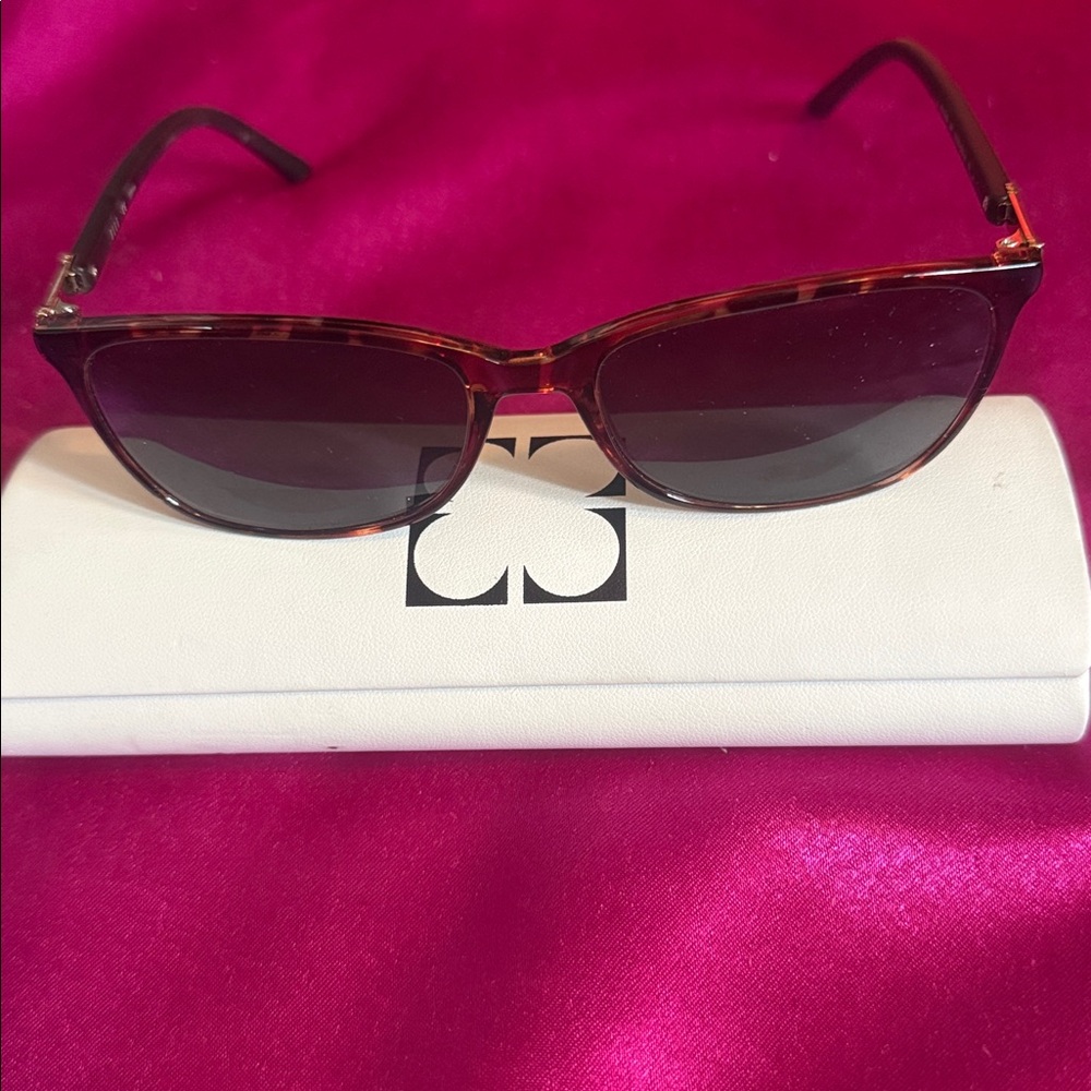 Elle brand Stylish Women's Sunglasses - Pink Tortoiseshell Frame